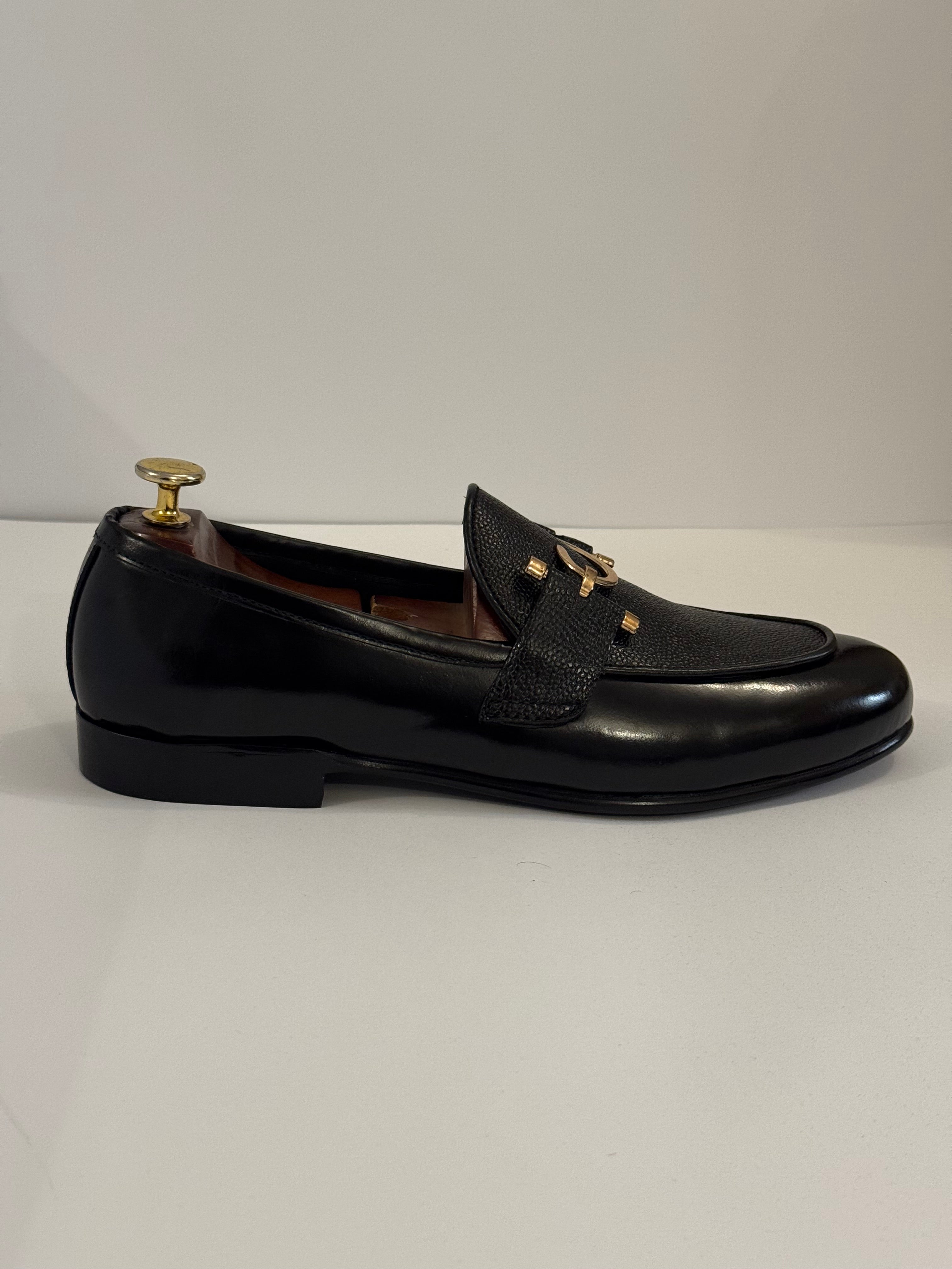 Bit Loafer-milled grain black with gold