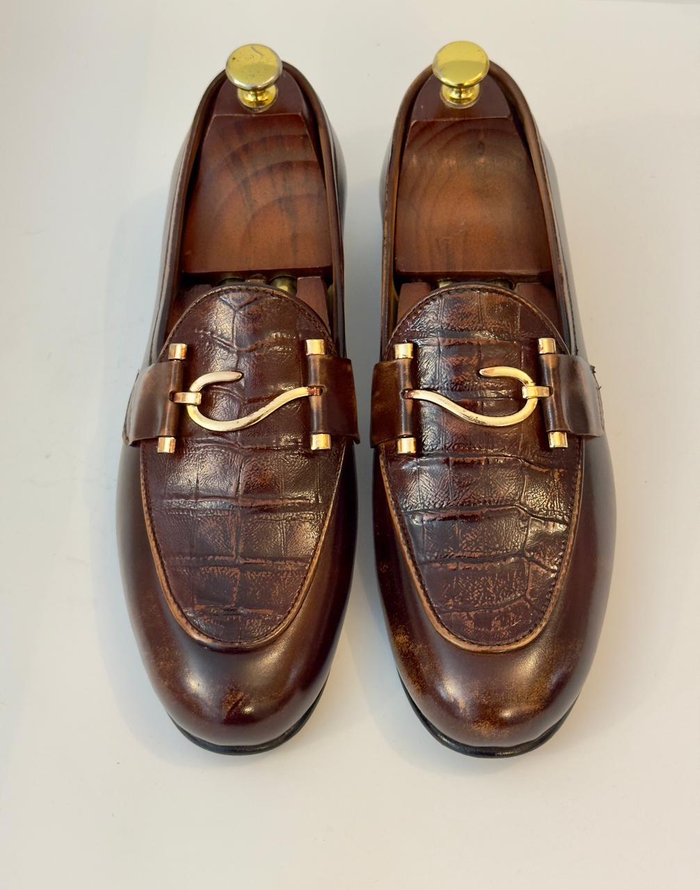 Bit Loafer – Crocodile Leather with Rust Patina & Gold Buckle