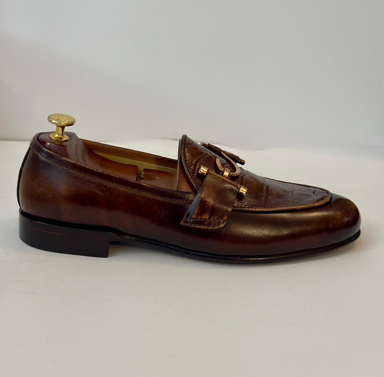 Bit Loafer – Crocodile Leather with Rust Patina & Gold Buckle