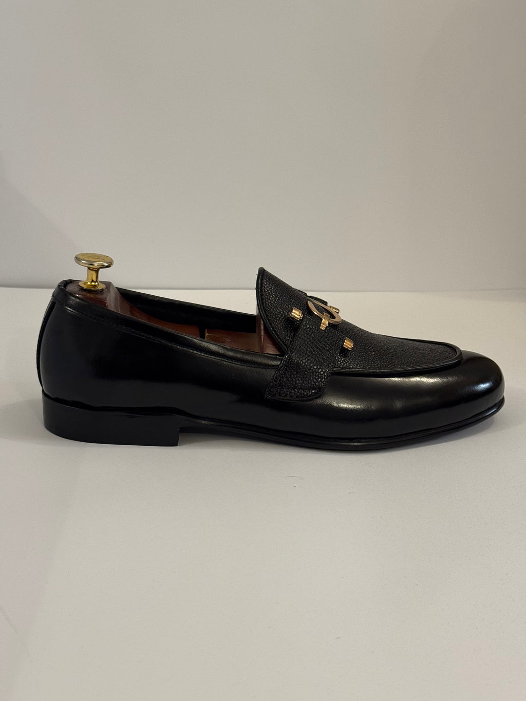 Bit Loafer-milled grain black with gold